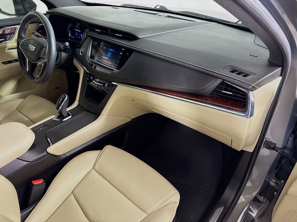 Used 2018 Cadillac XT5 Luxury w/ Driver Awareness Package image 31