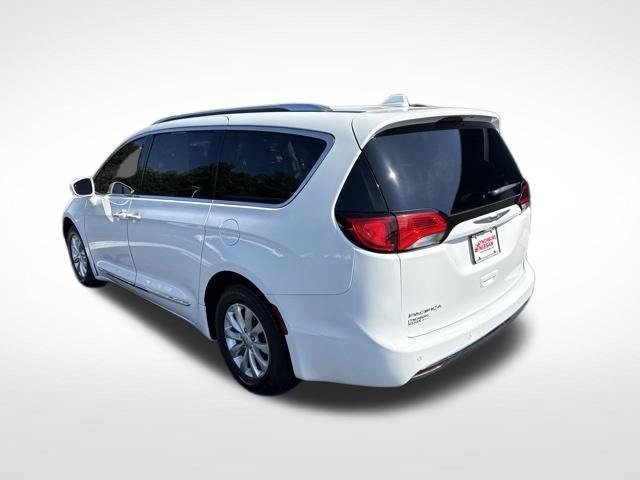 Used 2019 Chrysler Pacifica Touring-L FWD image 6