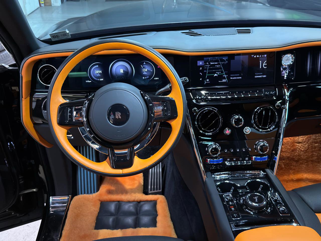 Used 2025 Rolls-Royce Cullinan image 13