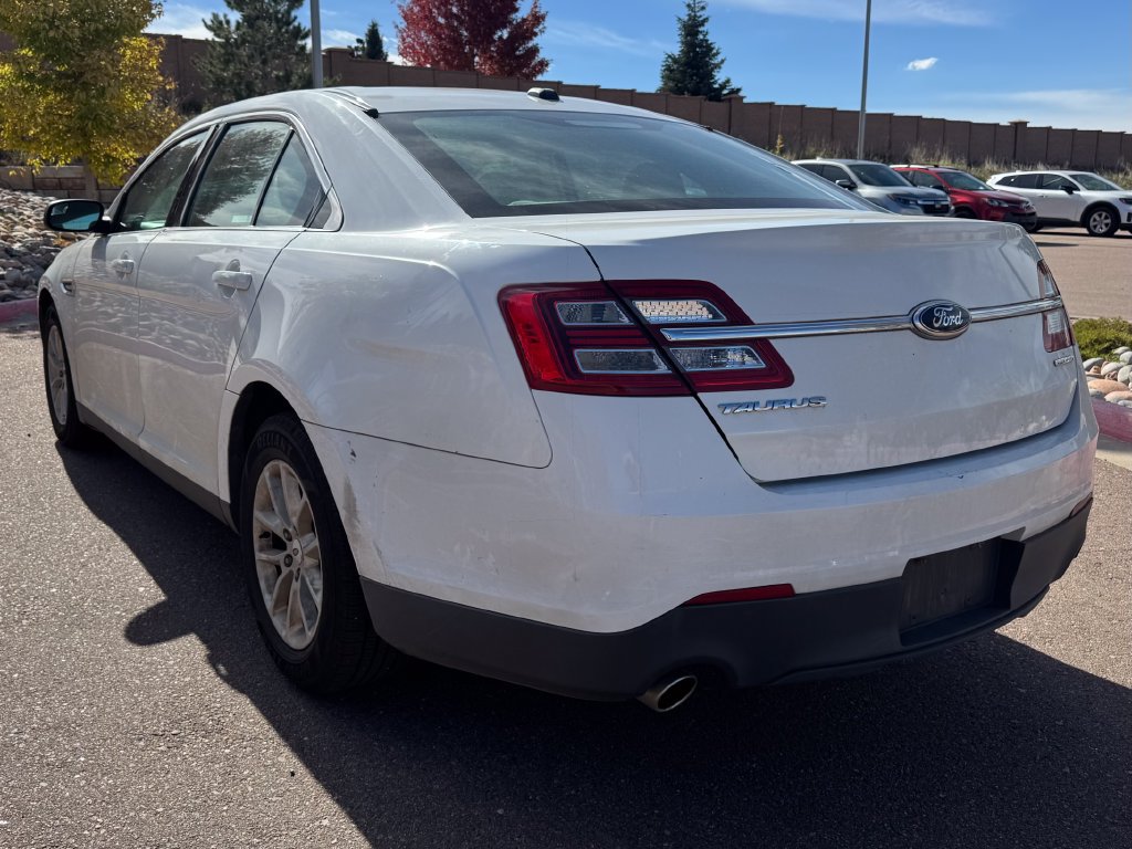 Used 2014 Ford Taurus SE FWD image 5