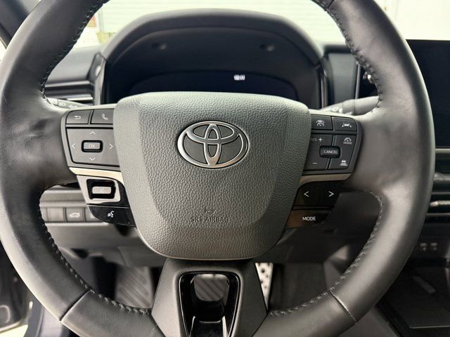 Used 2025 Toyota Camry XSE FWD image 9