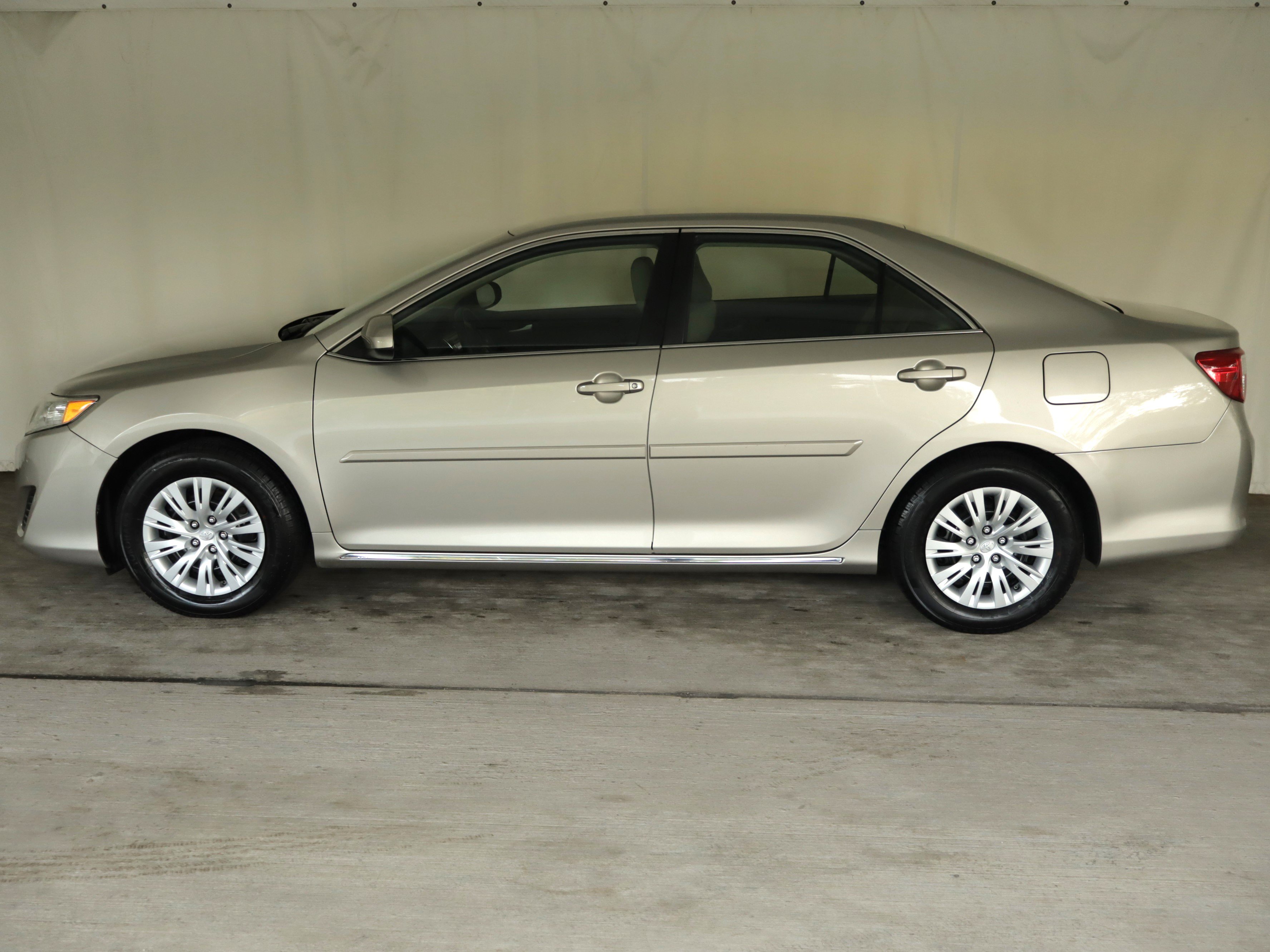 Used 2014 Toyota Camry FWD image 22