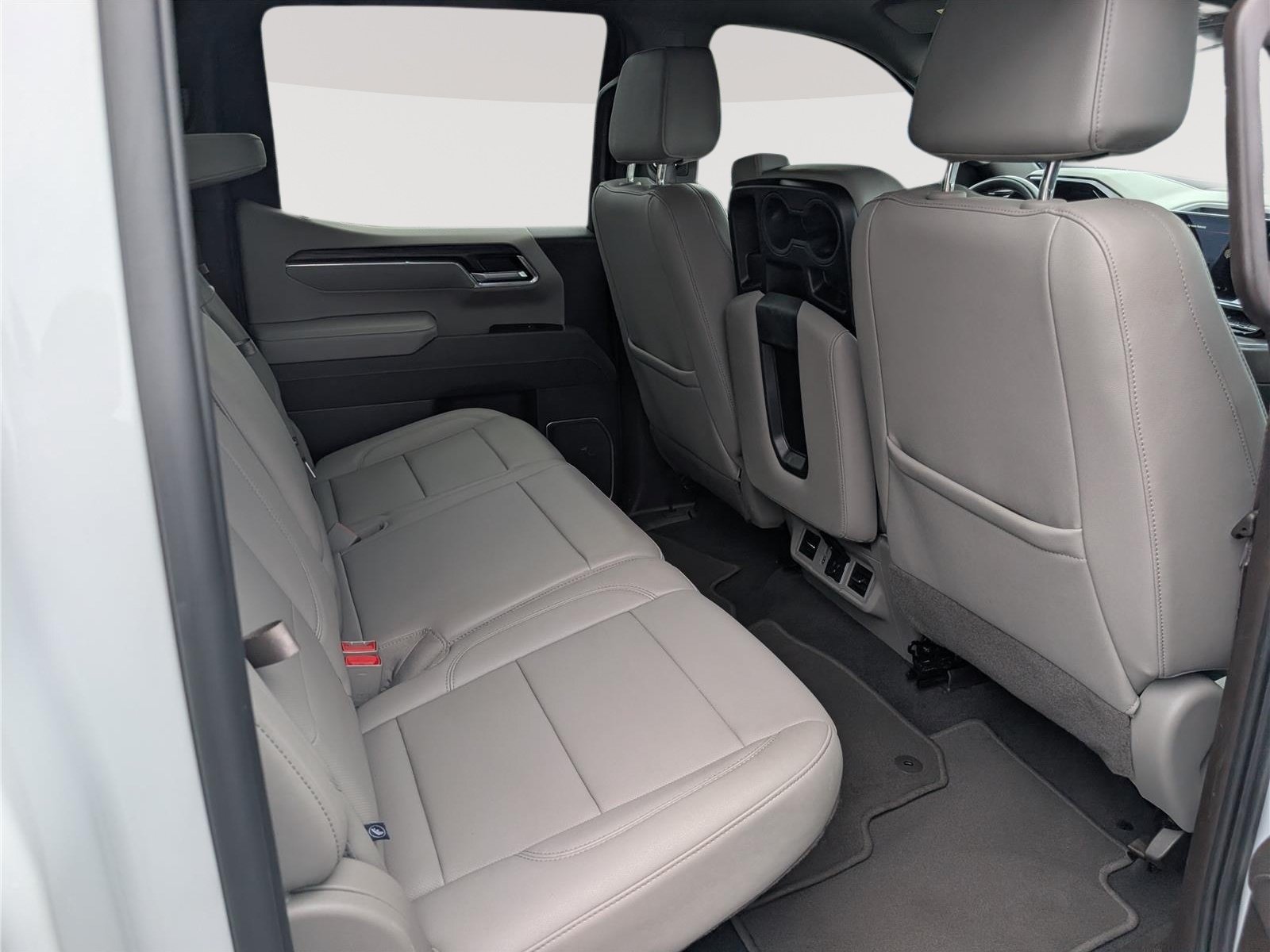Used 2025 GMC Sierra 1500 SLT AWD/4WD image 11