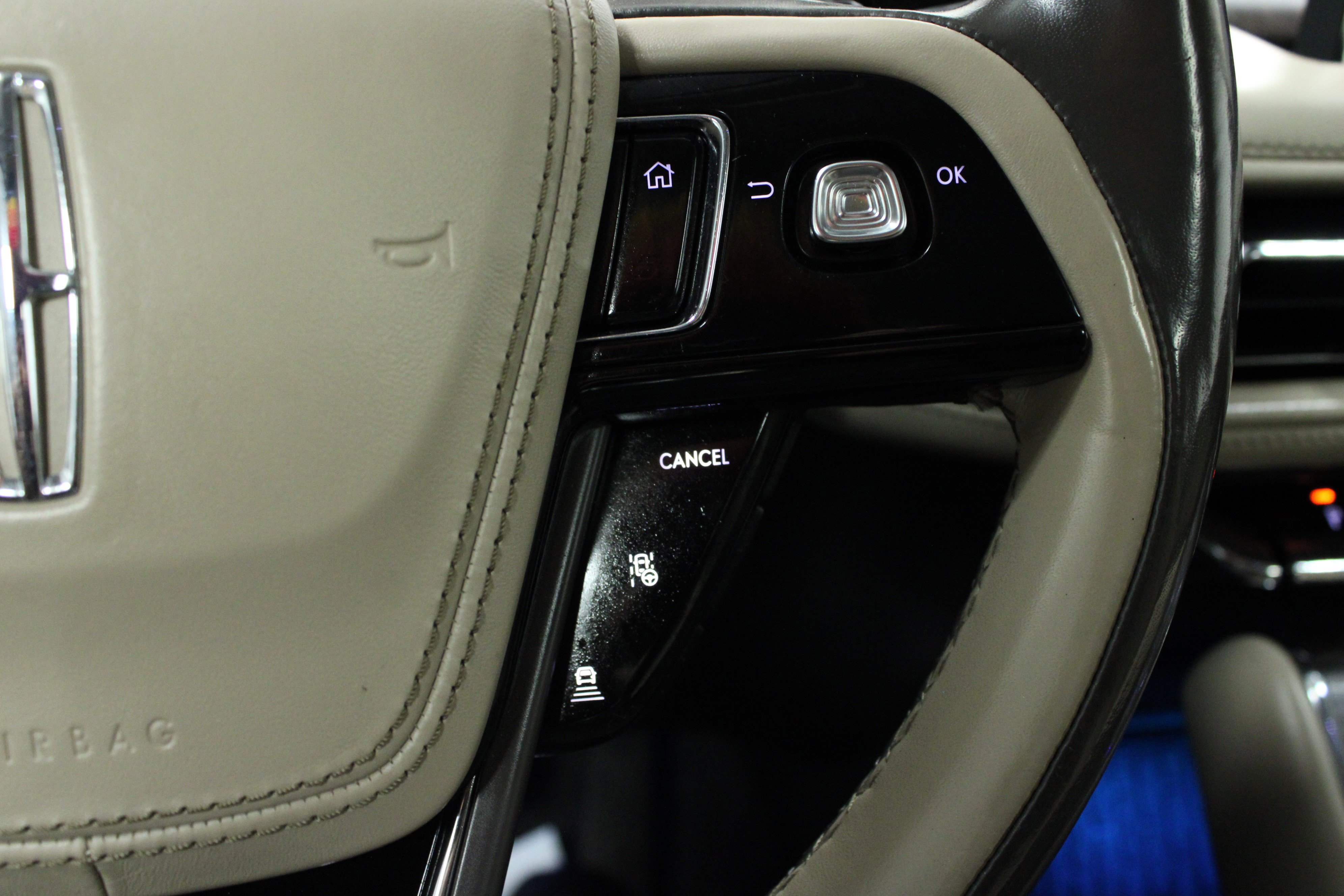 Used 2020 Lincoln Aviator Reserve w/ Equipment Group 202A image 22