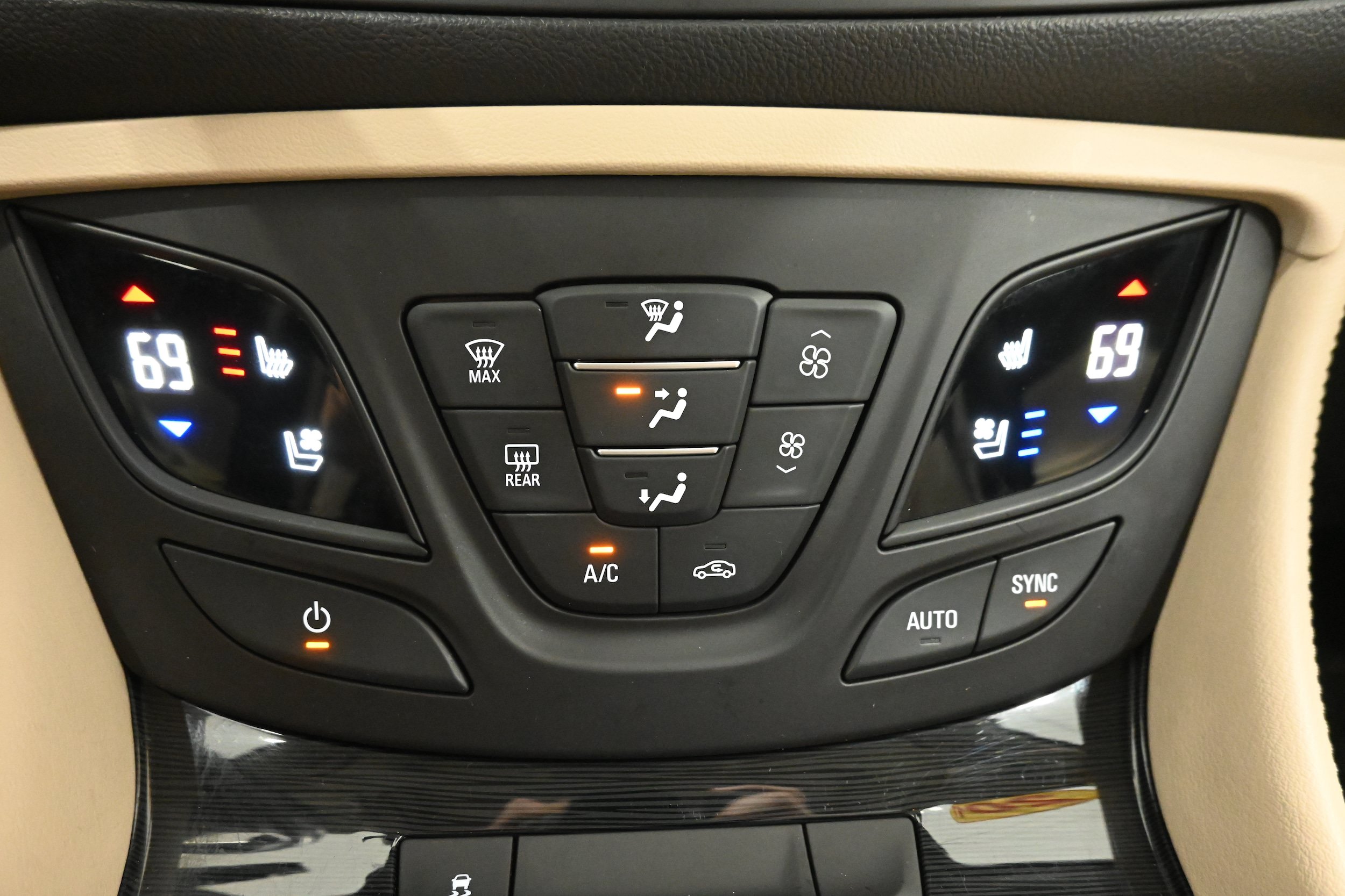 Used 2017 Buick Envision Premium AWD/4WD image 13