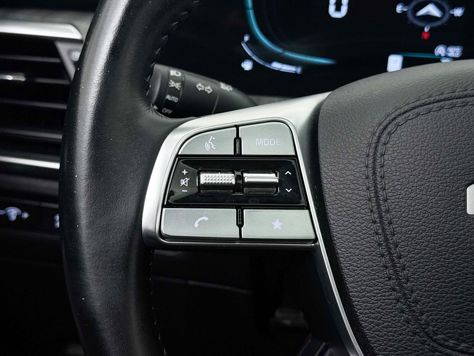 Used 2023 Kia Telluride EX w/ EX Captain's Chair Package FWD image 37