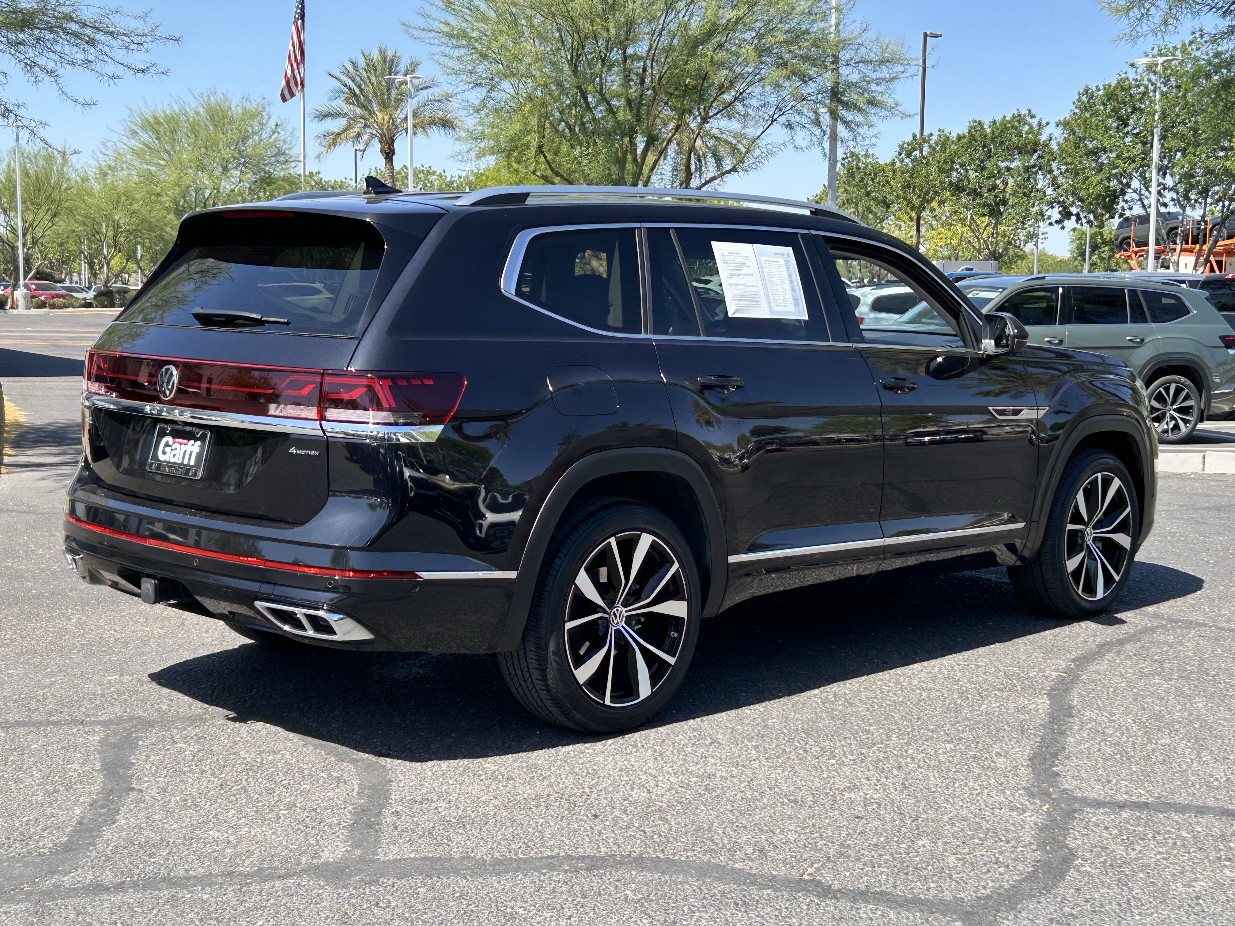 Used 2024 Volkswagen Atlas SEL Premium R-Line AWD/4WD image 4