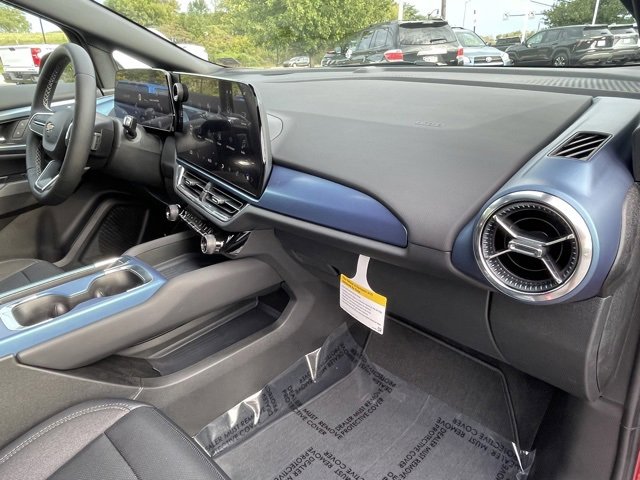 New 2025 Chevrolet Equinox EV LT image 32