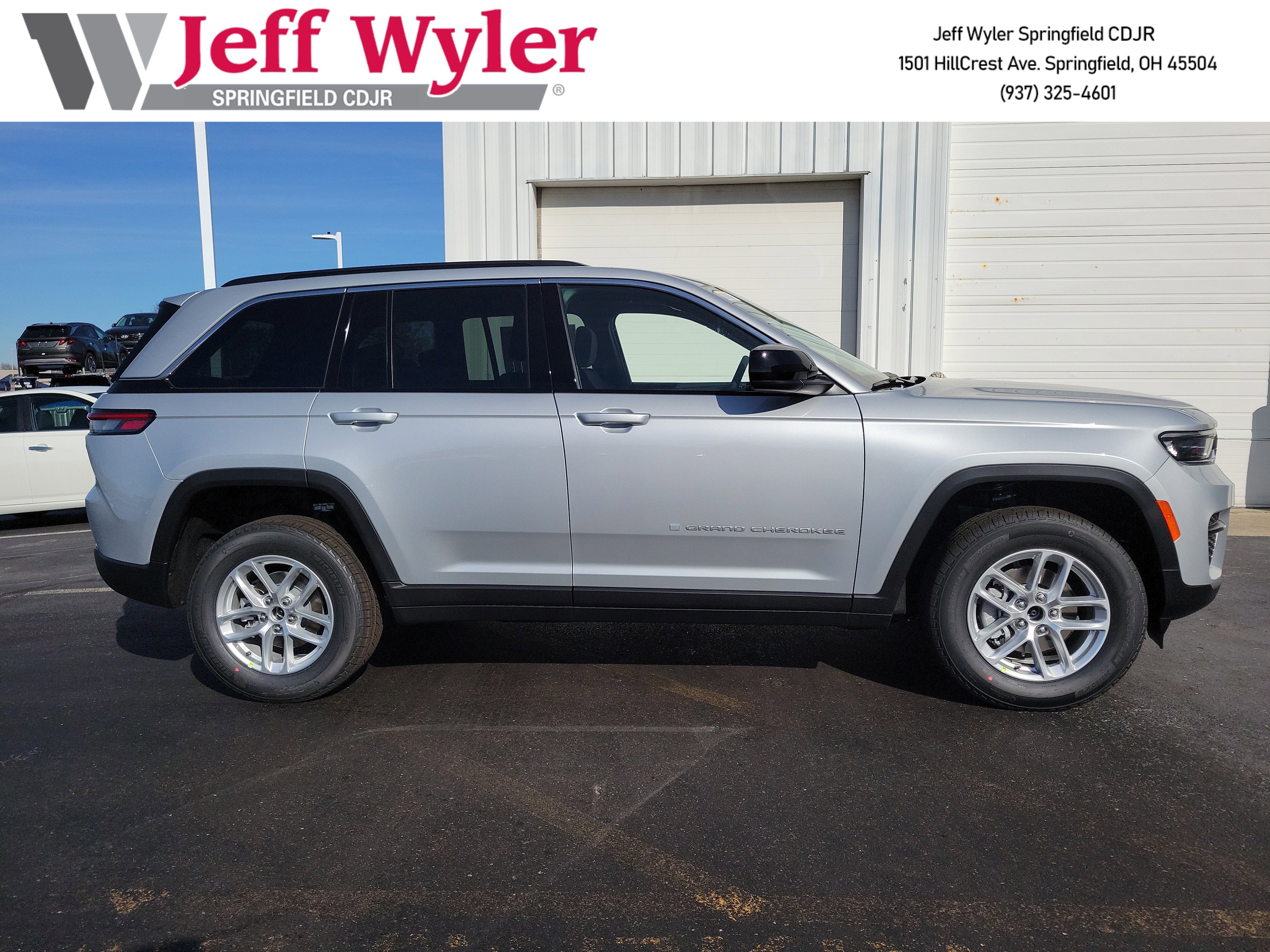 New 2025 Jeep Grand Cherokee Laredo X AWD/4WD image 3