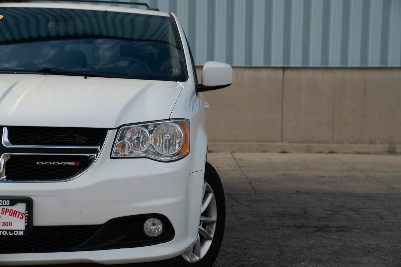 Used 2019 Dodge Grand Caravan SXT FWD image 2