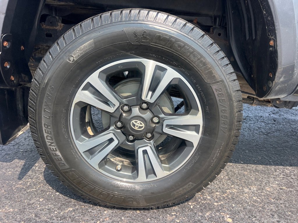 Used 2017 Toyota Tacoma 4x4 Double Cab image 42