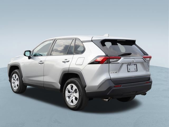 Used 2024 Toyota RAV4 LE FWD image 5