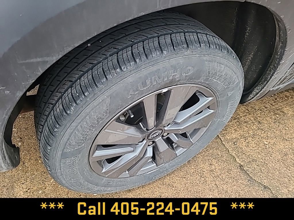 Used 2025 Nissan Pathfinder SV image 12