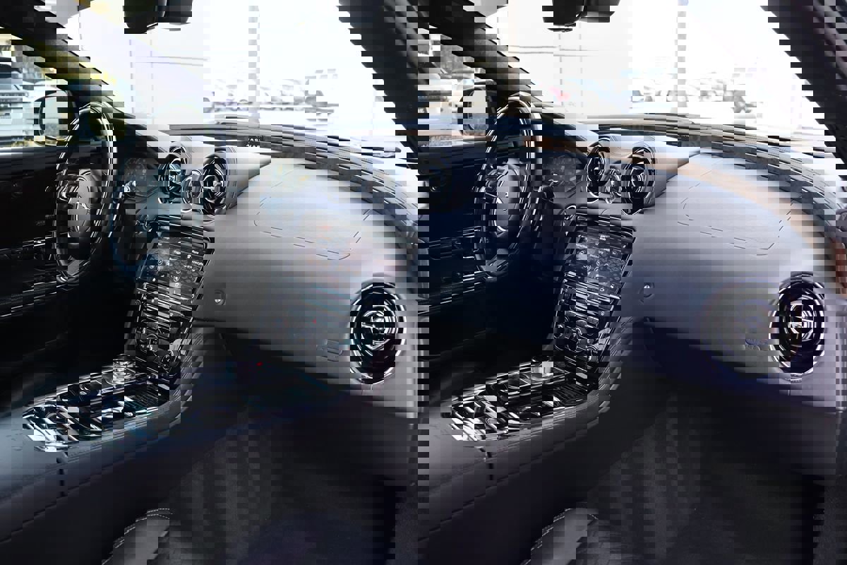 Used 2019 Jaguar XJ L Portfolio image 15