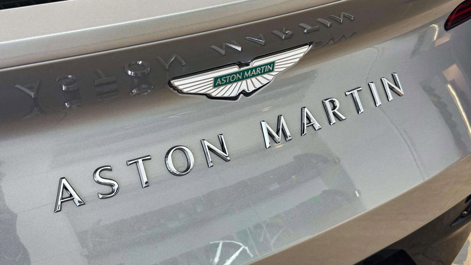 Used 2024 Aston Martin DB12 Coupe image 39