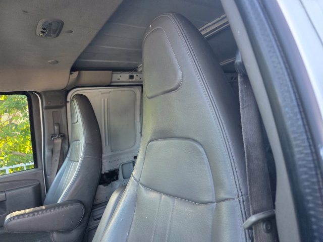 Used 2016 Chevrolet Express 2500 Extended RWD image 13