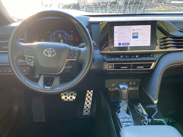 Used 2025 Toyota Camry SE w/ Convenience Package FWD image 7