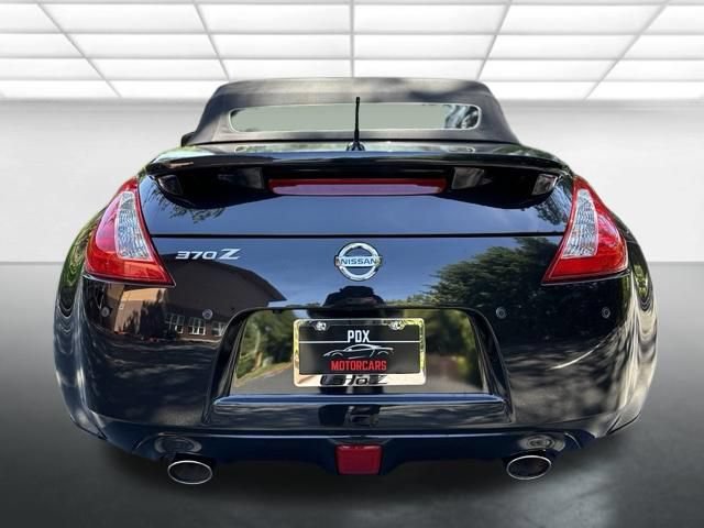 Used 2014 Nissan 370Z Touring w/ Navigation Package RWD image 4