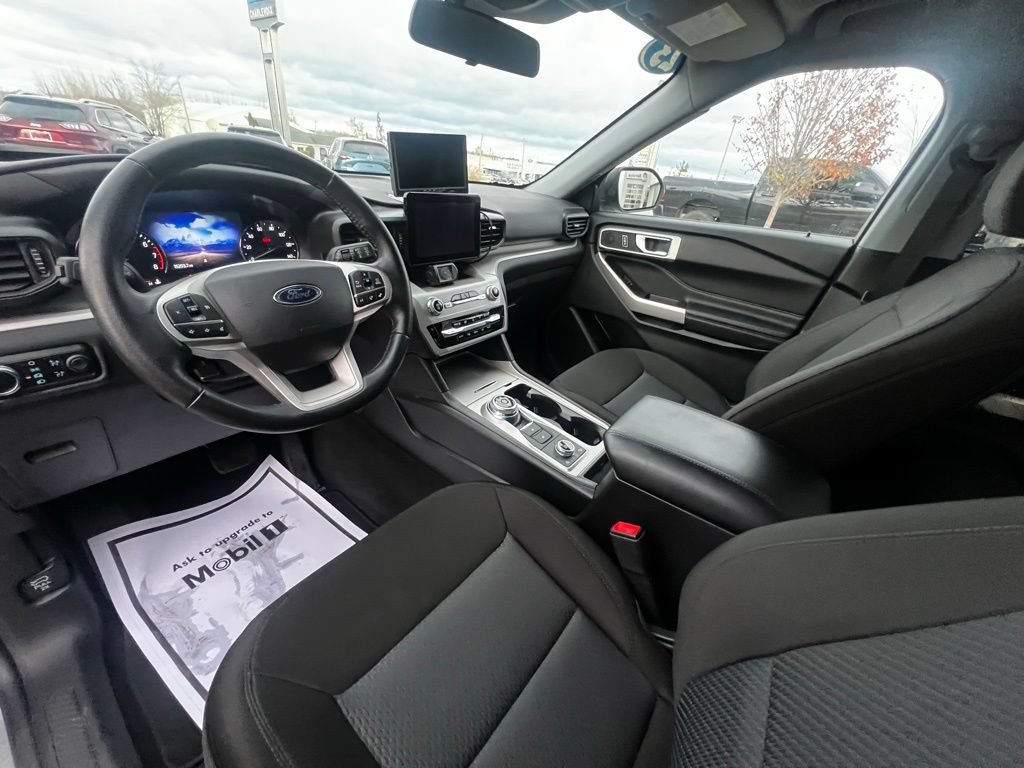 Used 2023 Ford Explorer XLT AWD/4WD image 31