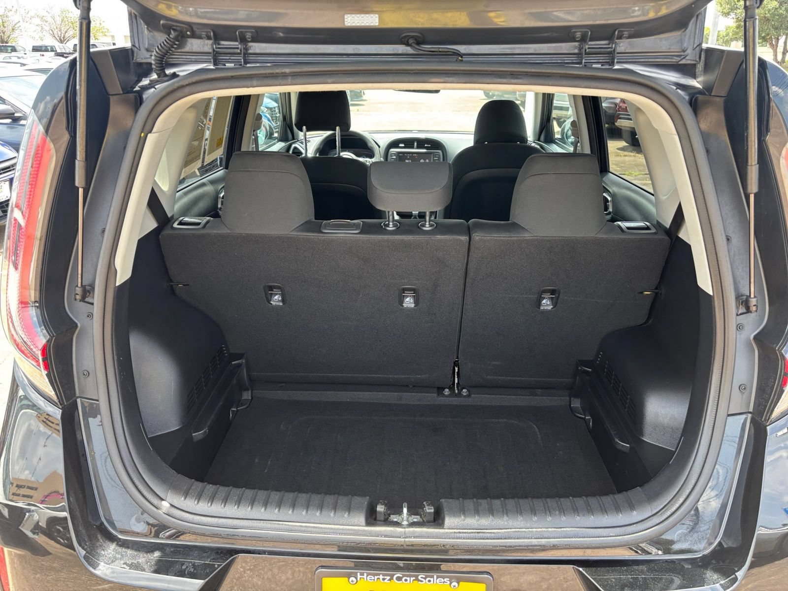 Used 2025 Kia Soul LX w/ LX Technology Package FWD image 24
