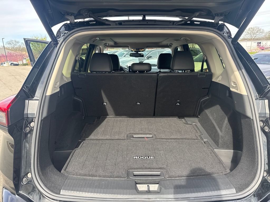 Used 2025 Nissan Rogue Platinum image 21