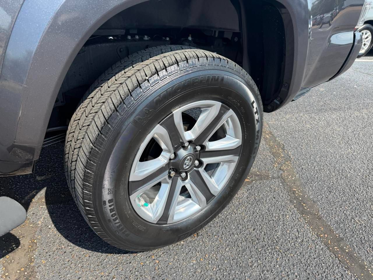 Used 2019 Toyota Tacoma Limited RWD image 29