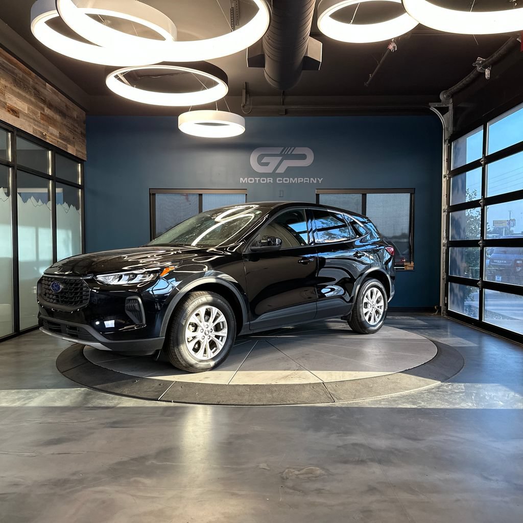 Used 2025 Ford Escape Active AWD/4WD image 7