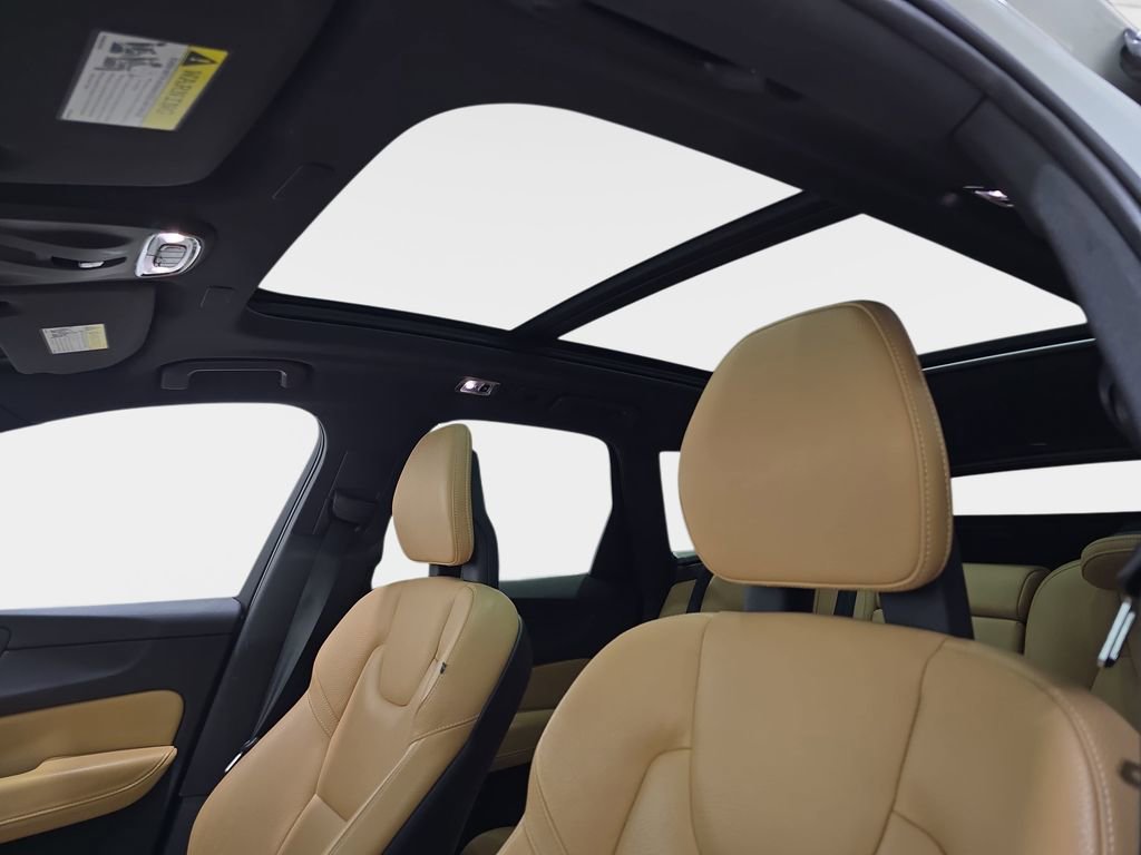 Used 2018 Volvo XC60 T6 Inscription w/ Convenience Package image 30