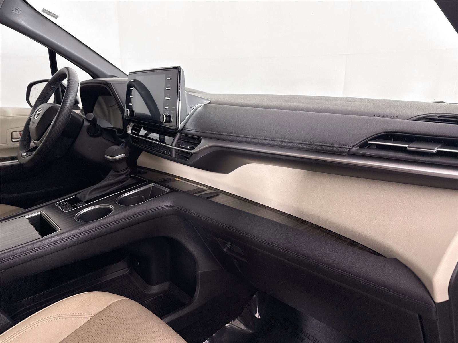 Certified 2023 Toyota Sienna Limited image 46