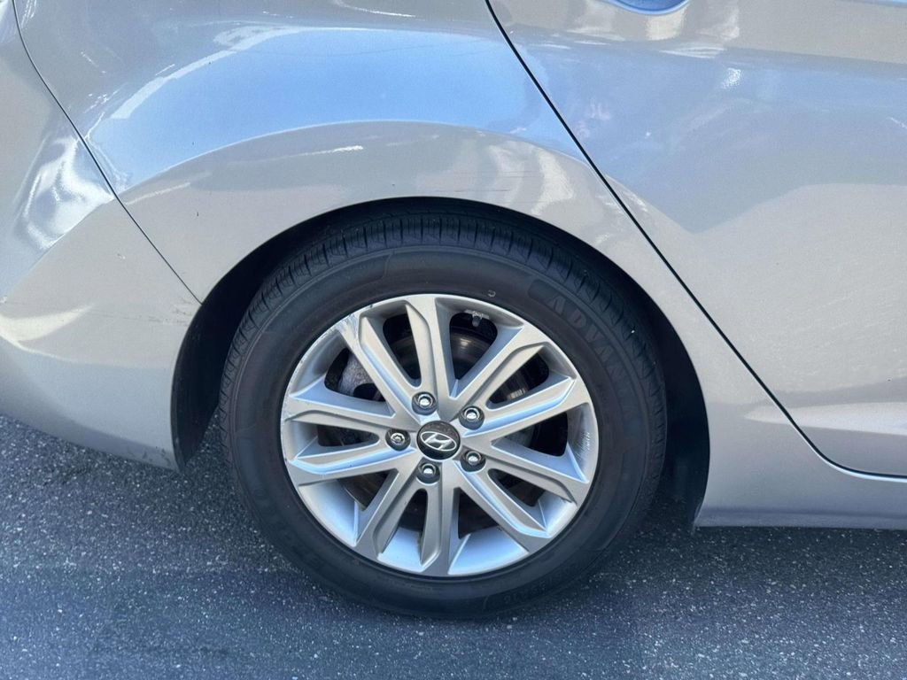 Used 2015 Hyundai Elantra SE w/ Option Group 02 FWD image 7