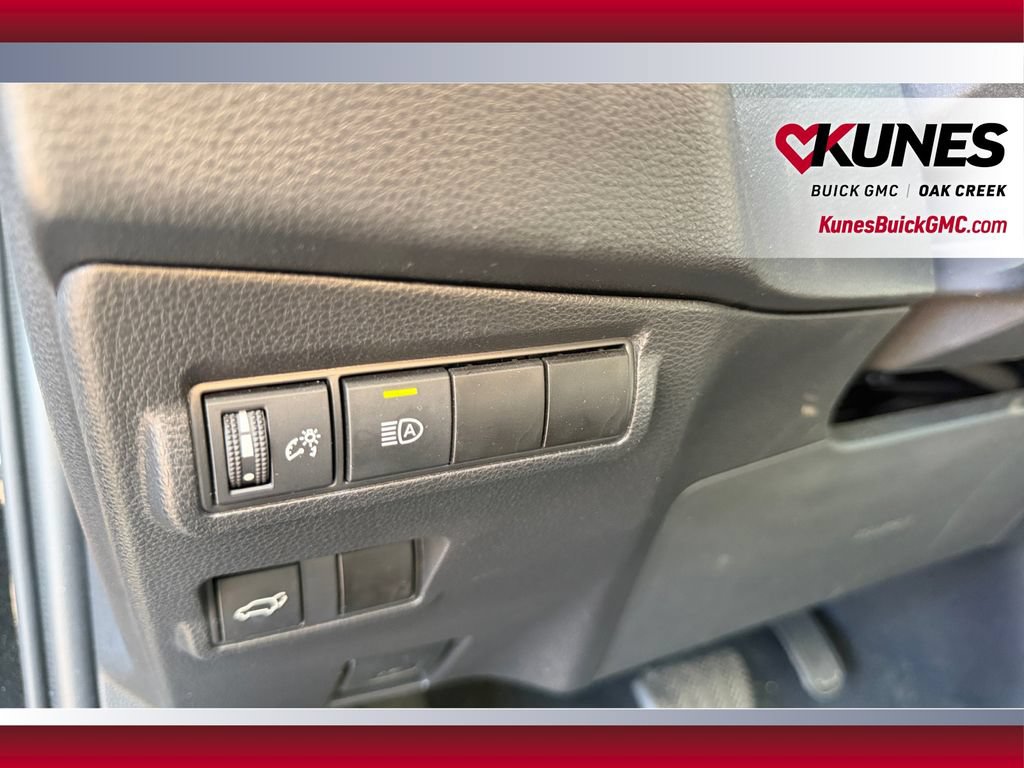 Used 2023 Toyota Corolla Cross XLE w/ Convenience Package AWD/4WD image 19