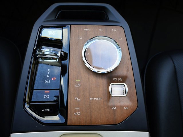 Used 2023 BMW iX xDrive50 w/ Premium Package image 20