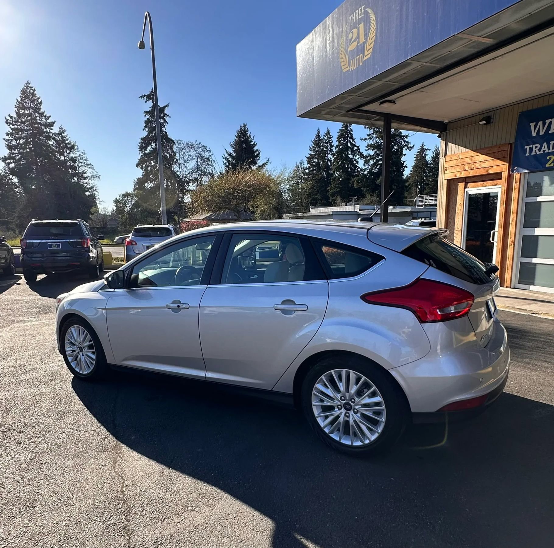 Used 2018 Ford Focus Titanium FWD image 4