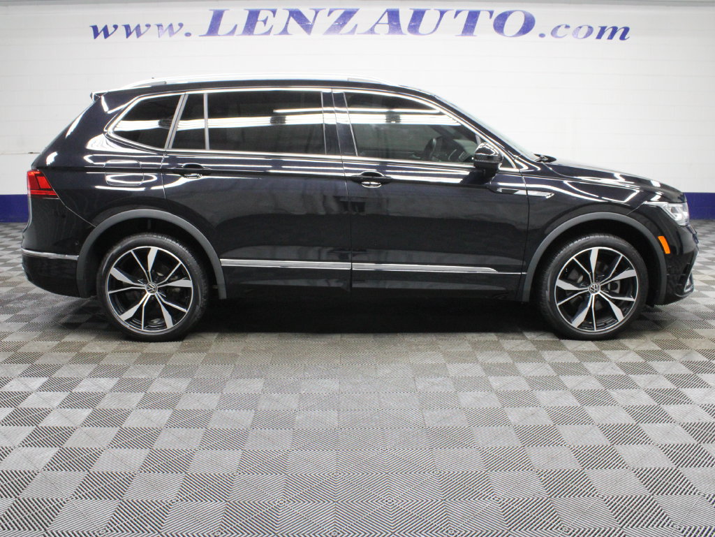 Used 2024 Volkswagen Tiguan SEL R-Line w/ MDO Package, Two-Row AWD/4WD image 2
