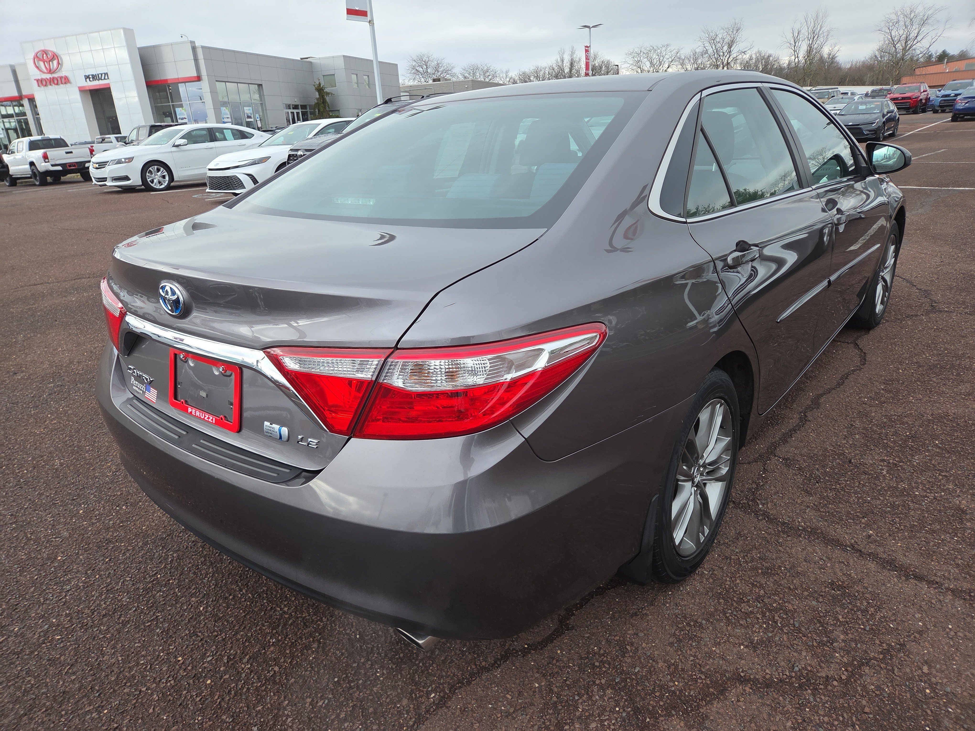 Used 2015 Toyota Camry LE image 3