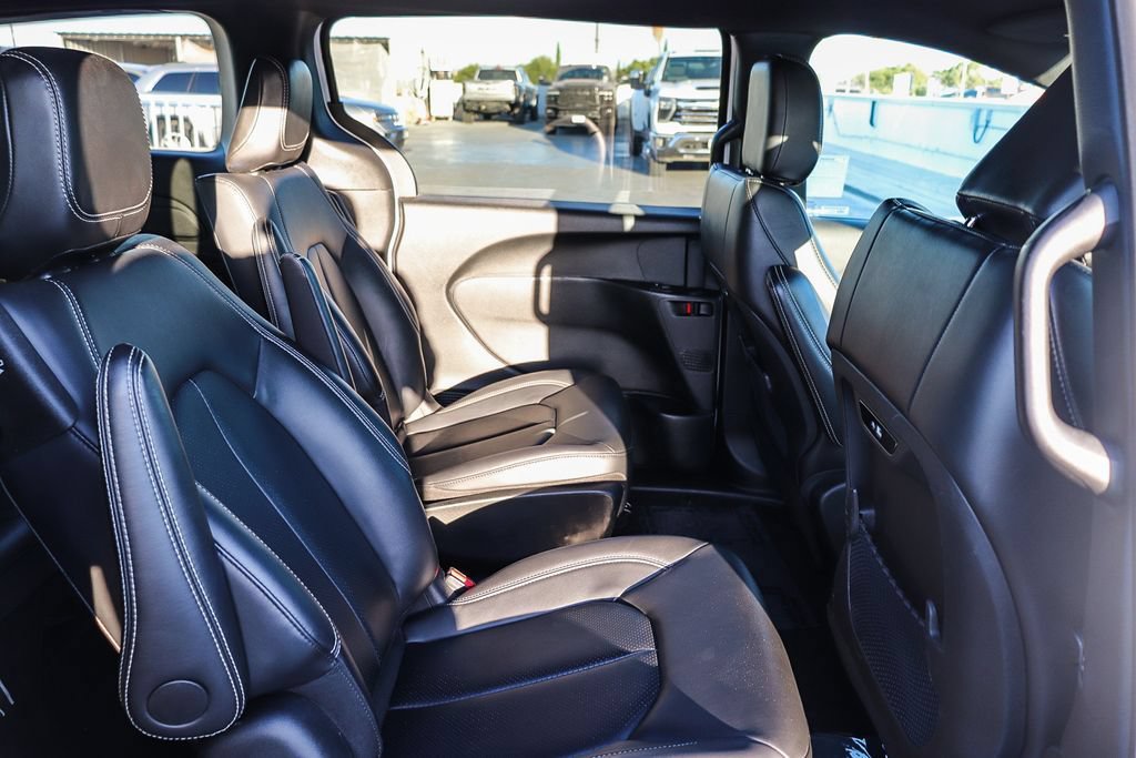 Used 2024 Chrysler Pacifica Limited FWD image 18