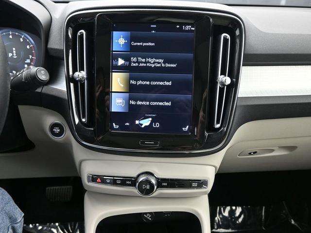 Used 2020 Volvo XC40 T5 Momentum w/ Protection Package Premier image 11