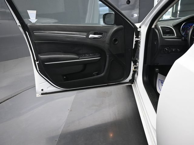 Used 2019 Chrysler 300 Touring w/ Sport Appearance Package RWD image 9