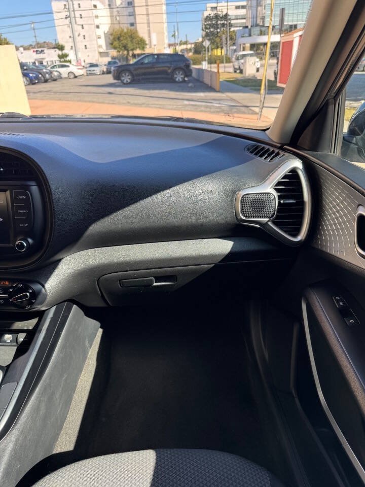 Used 2023 Kia Soul LX FWD image 21