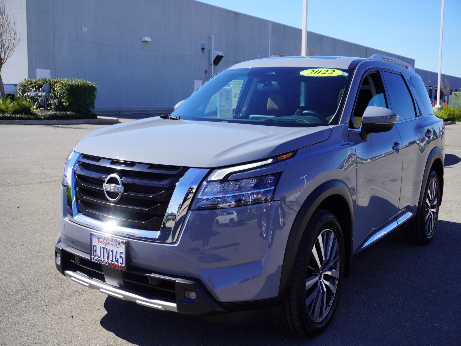 Used 2022 Nissan Pathfinder Platinum w/ Cargo Package image 7