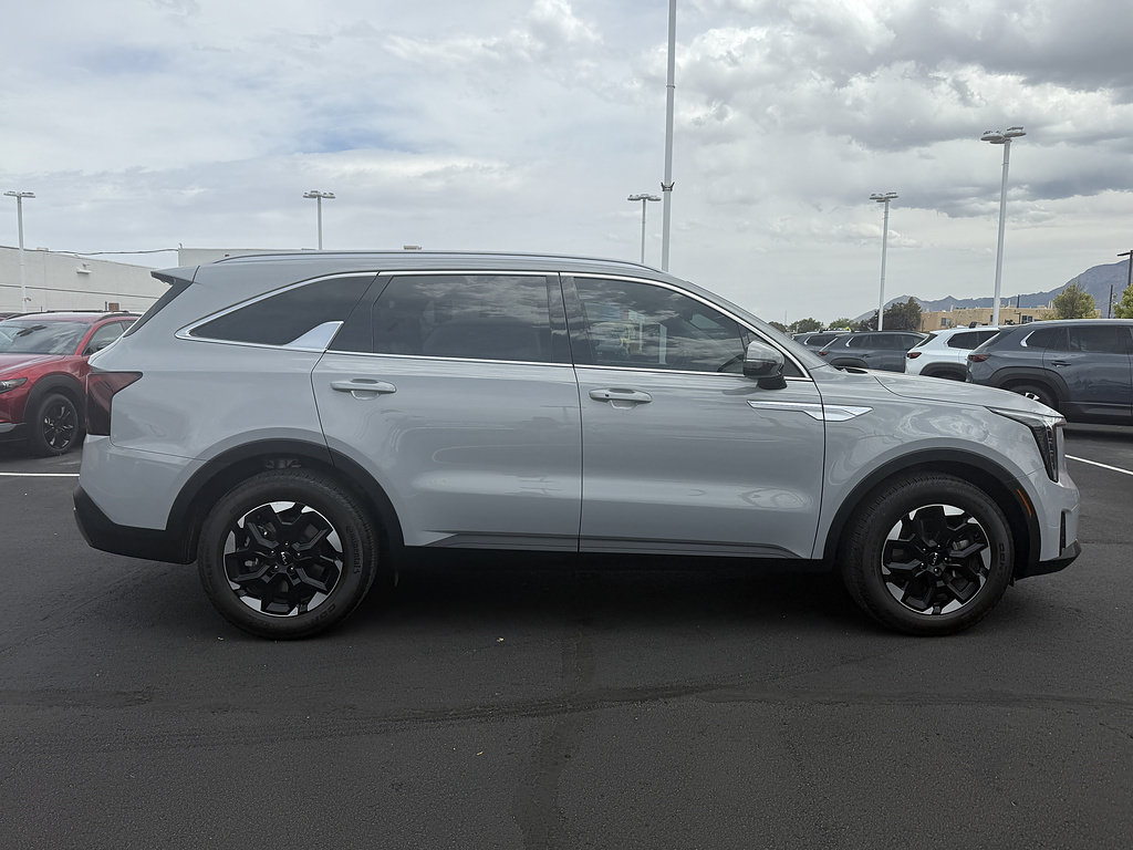 Used 2025 Kia Sorento S w/ Panoramic Sunroof Package FWD image 4