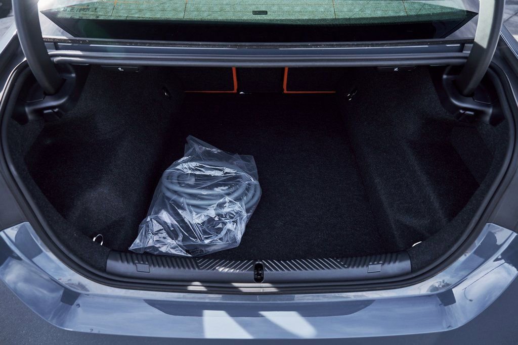 Used 2026 BMW M5 w/ Executive Package image 24