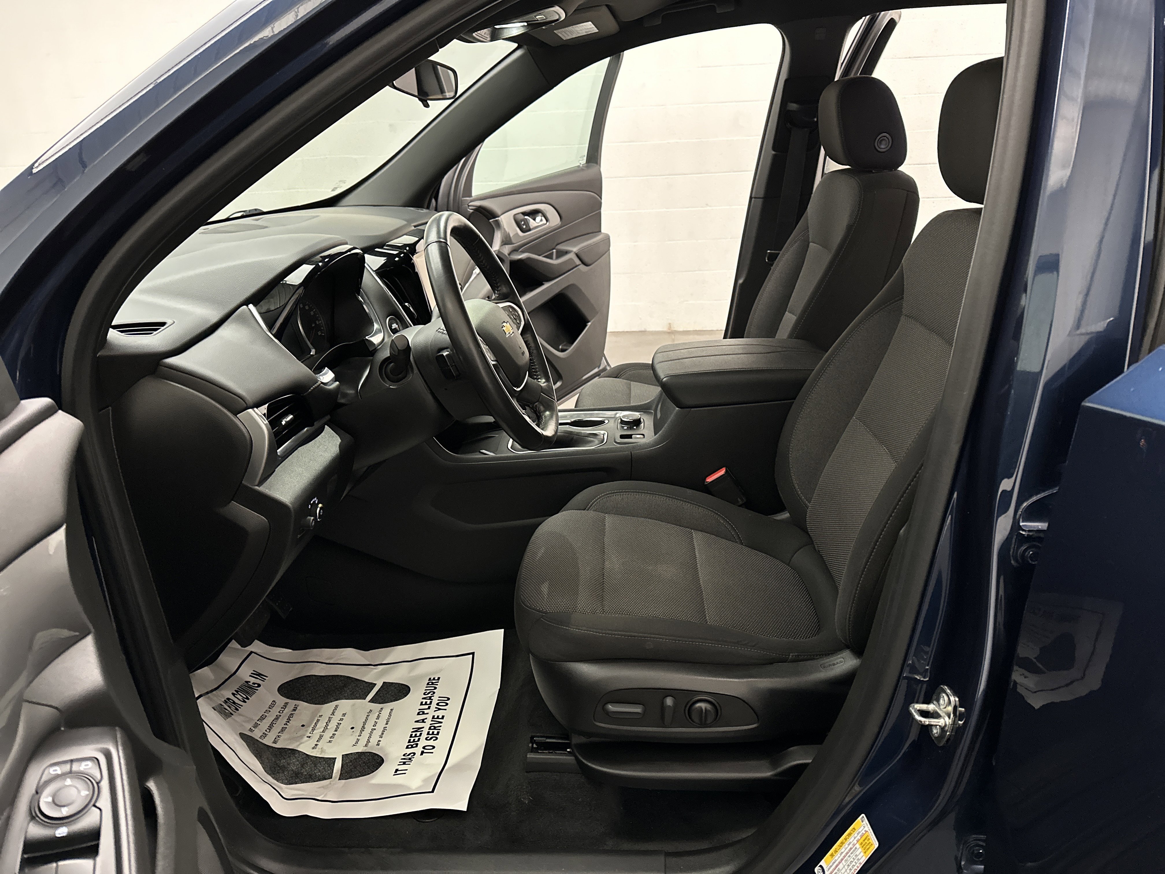 Used 2022 Chevrolet Traverse LT image 20