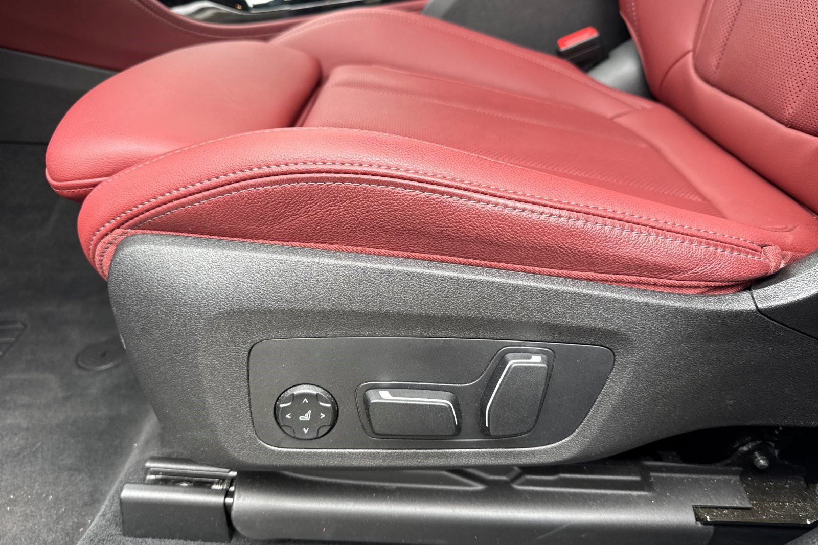 Used 2025 BMW X4 xDrive30i image 14