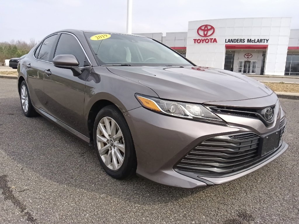 Used 2019 Toyota Camry LE w/ Phone Cable & Charge Package image 1