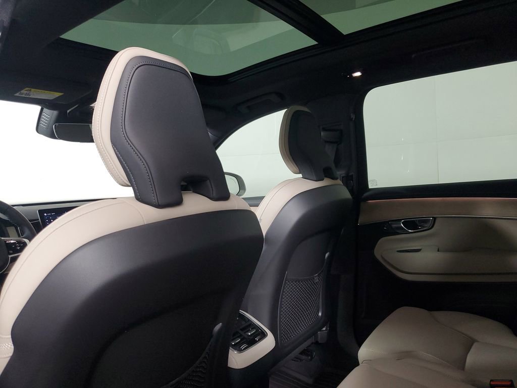 Certified 2025 Volvo XC90 B6 Core w/ Climate Package AWD/4WD image 14