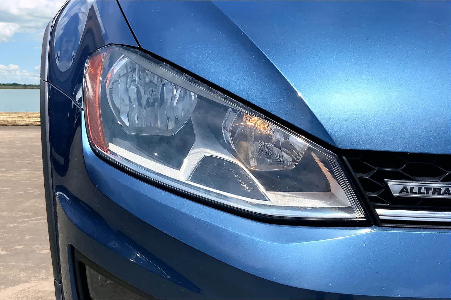 Used 2017 Volkswagen Golf Alltrack SE AWD/4WD image 31