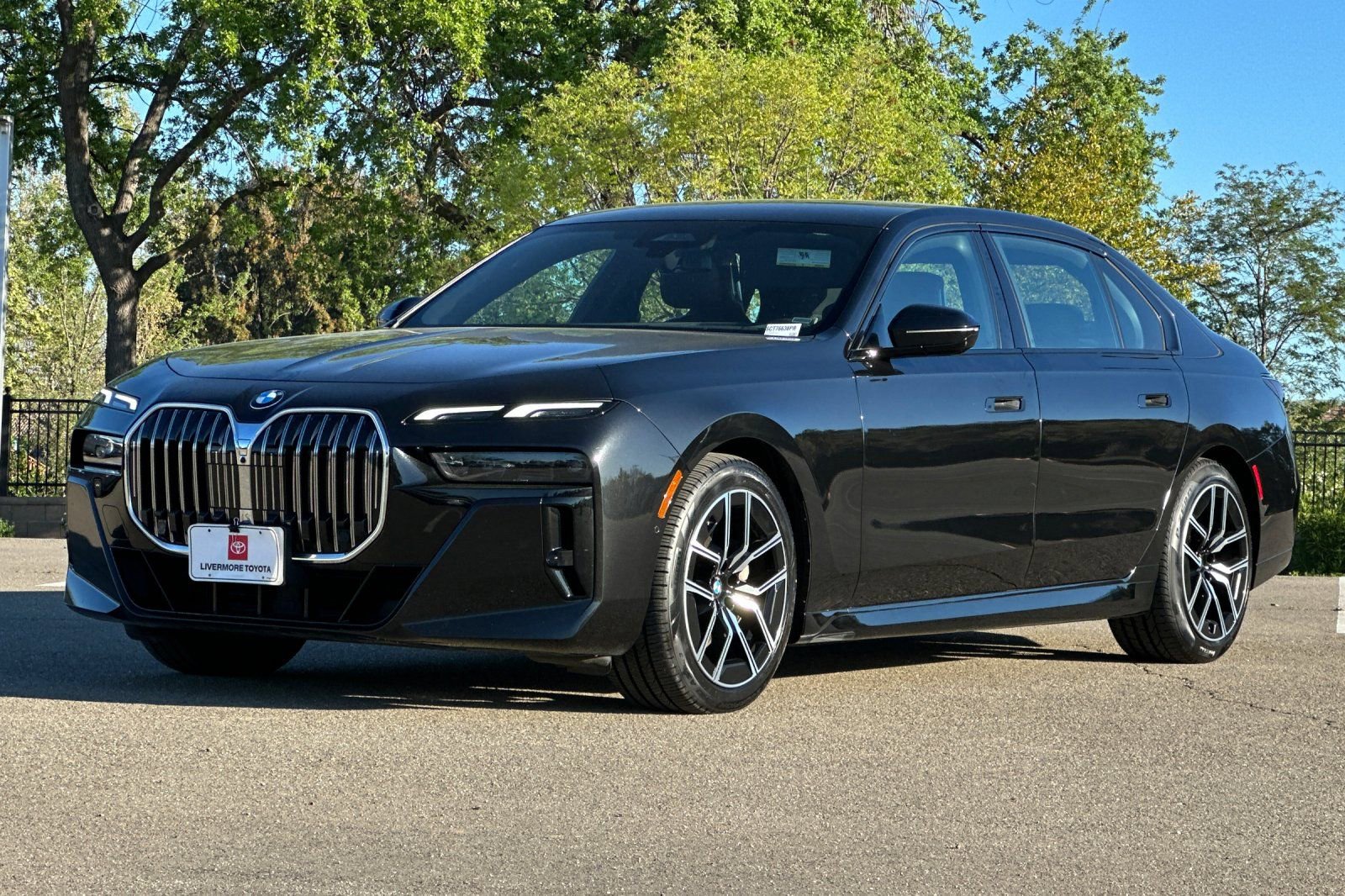 Used 2025 BMW 740i RWD image 8