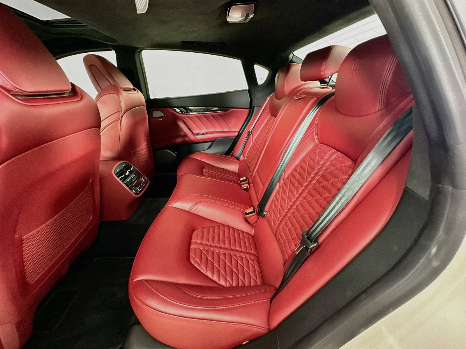 Used 2021 Maserati Quattroporte Trofeo RWD image 40