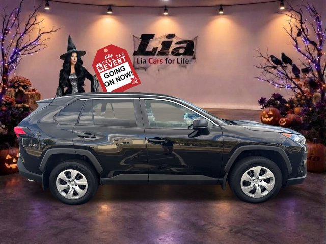 Used 2021 Toyota RAV4 LE AWD/4WD image 2